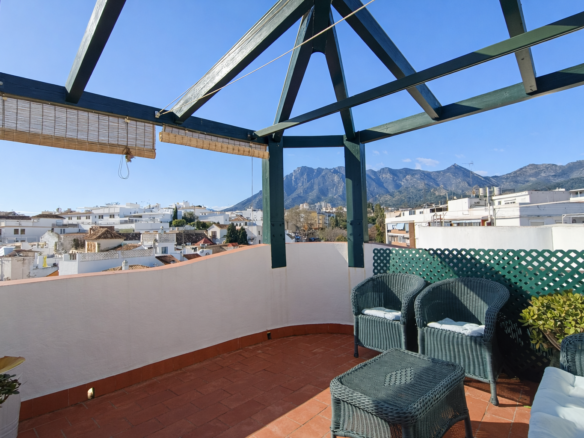 Penthouse mit zwei großen Terrassen und Panoramablick, nur wenige Schritte vom Strand entfernt, im Herzen von Marbella