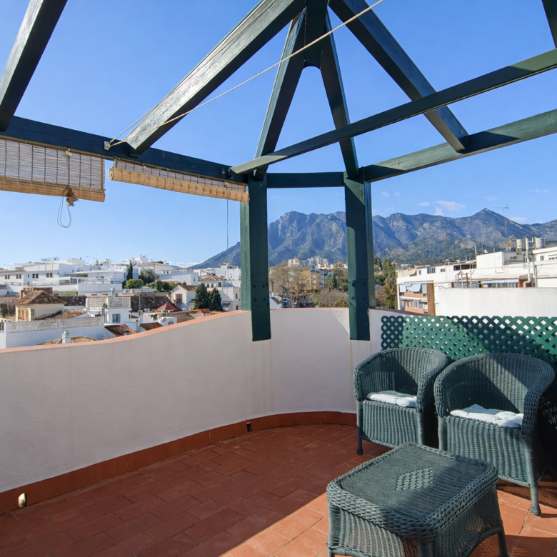 Penthouse mit zwei großen Terrassen und Panoramablick, nur wenige Schritte vom Strand entfernt, im Herzen von Marbella