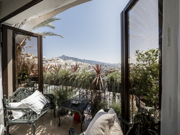 Prestigeträchtiges Wohnen und Investitionsmöglichkeit im Herzen von Puerto Banús