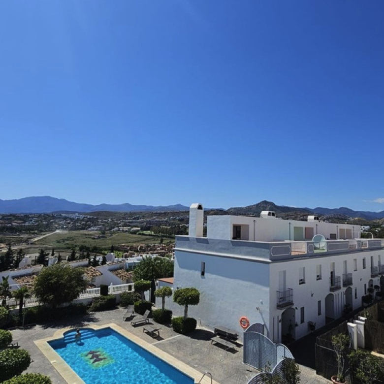 Prime Townhouse in Urb. Atalaya Golf with Rooftop Terrace & Sea Views