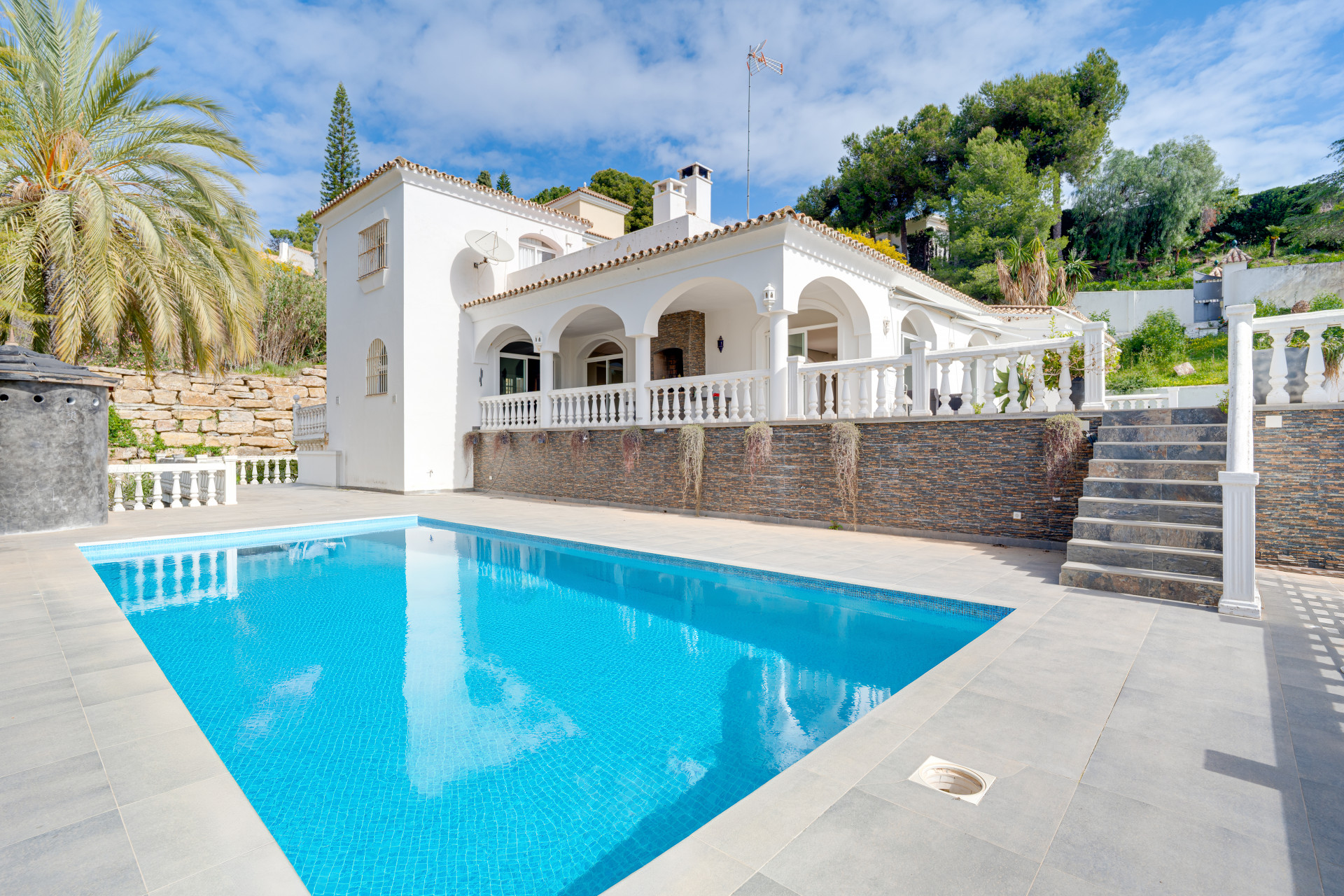 Reforma prilezitost Jih celi ctyri loznice Villa se nachazi v El Paraiso s vyhledem na more
