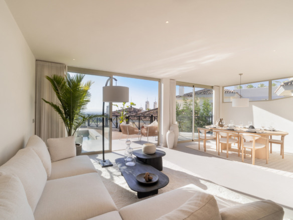 Renovated 3 Bedroom Apartment with private pool, sea & mountain views in Nueva Andalucía