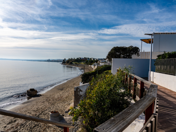 Renovated townhouse with direct private access to the beach - New Golden Mile