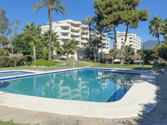 Renovierte Wohnung nur 20 Meter vom Atalaya Golf Club entfernt