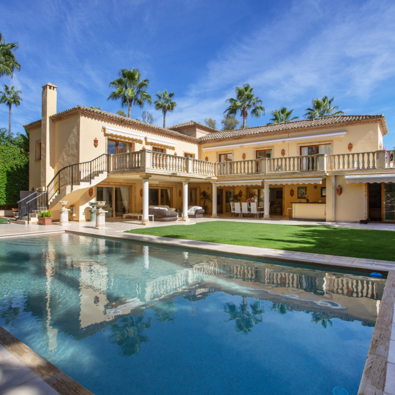 SPECTACULAR 5-BEDROOM LUXURY VILLA LOCATED IN NUEVA ANDALUCIA
