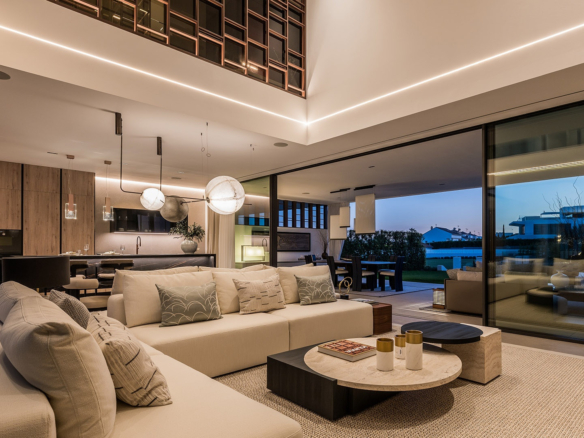 Semi Detached Villa 供销售于 Marbella Golden Mile, Marbella