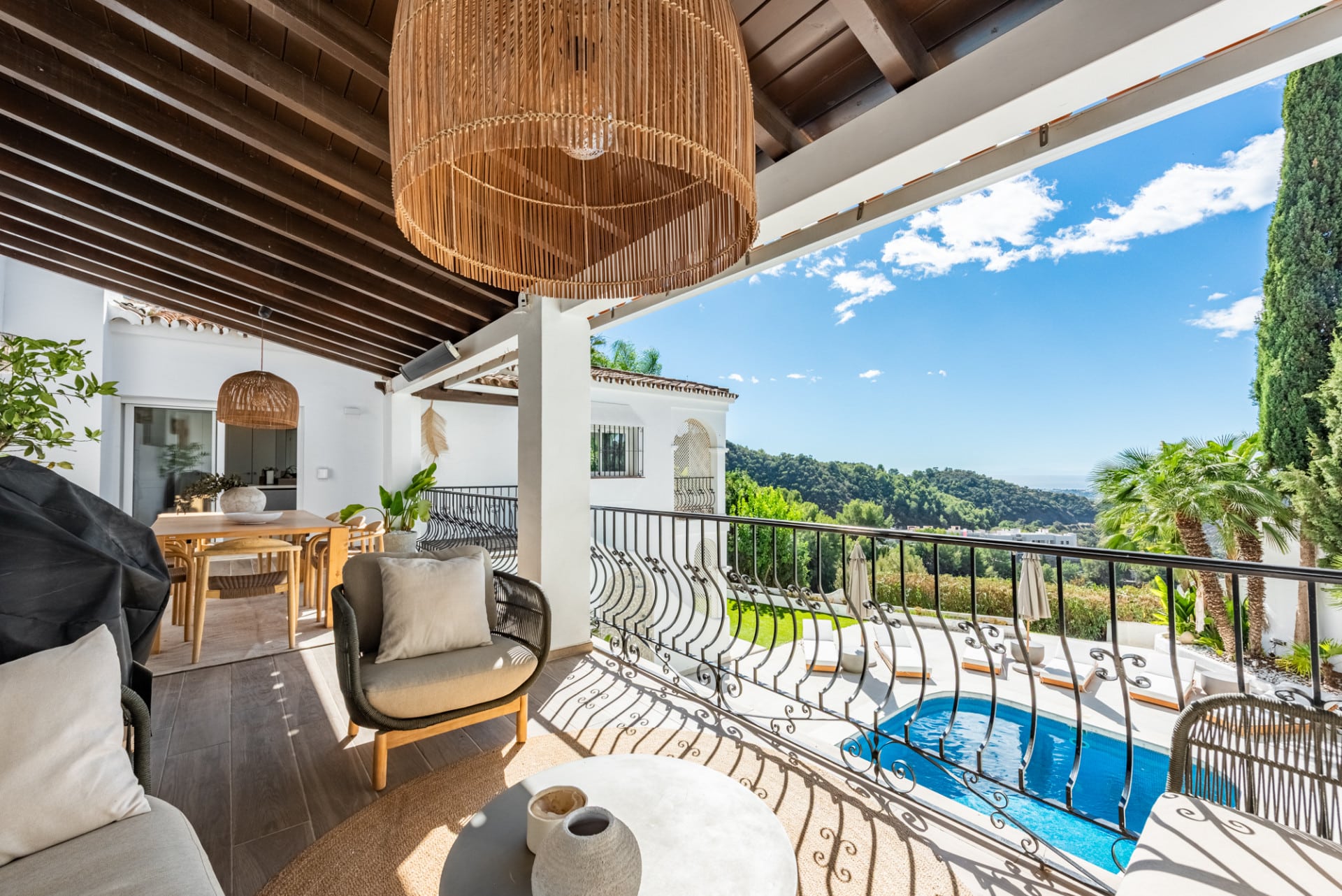 Semi detached house with amazing viewings