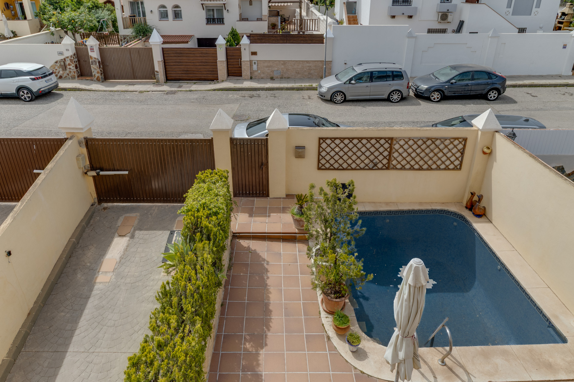 Semi detached villa with private pool large terrace and potential for 4 bedrooms in Alhaurin de la Torre