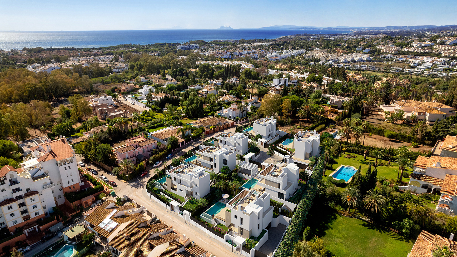 Seven luxury villas in a prime location close to the beach and Puerto Banus and in walking distance to Golf Club 8