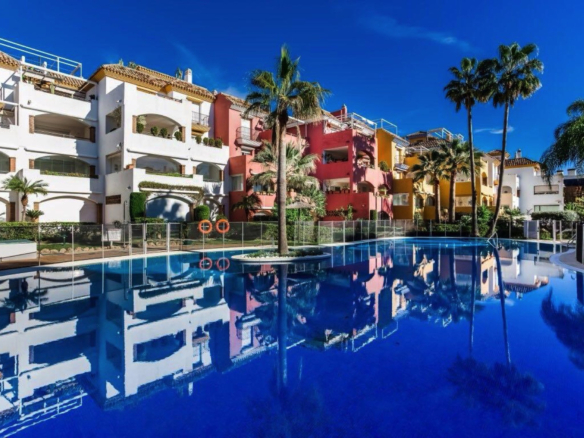Spacious Duplex Apartment with Large Terraces & Solarium – Golden Mile
