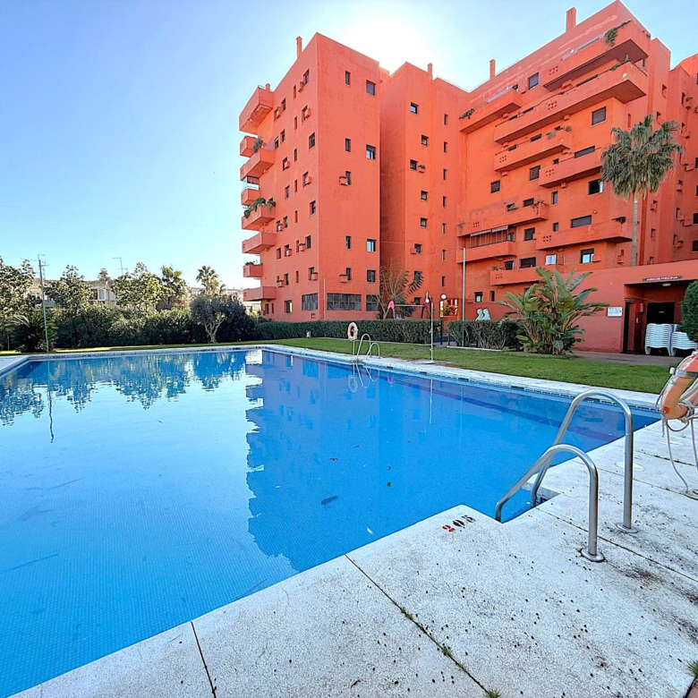 Spacious and bright apartment in a central location close to the beach in Estepona