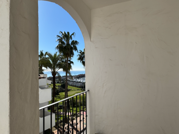 Spacious apartment with views over Duquesa Golf, close to the marina, Manilva