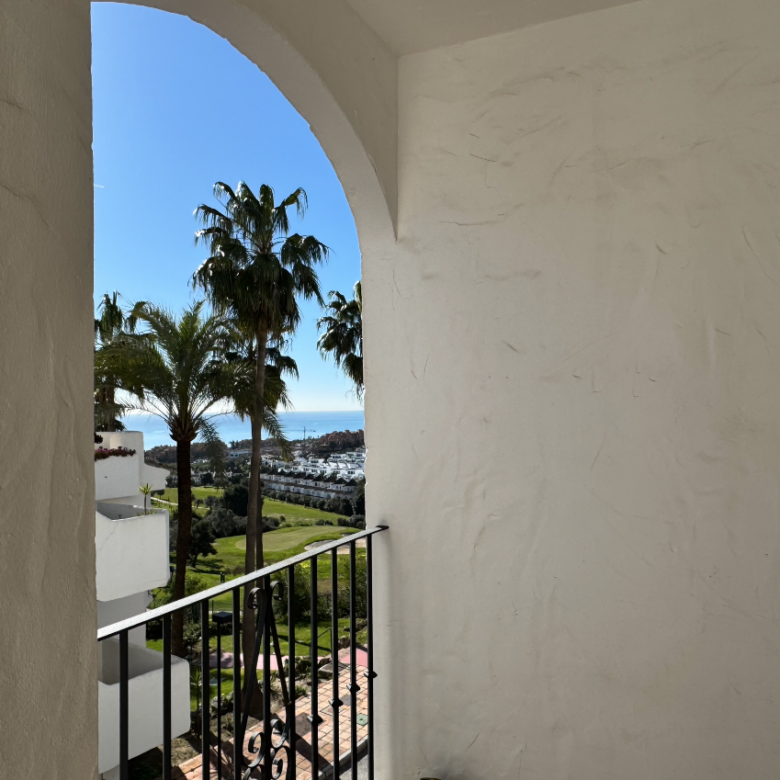 Spacious apartment with views over Duquesa Golf, close to the marina, Manilva