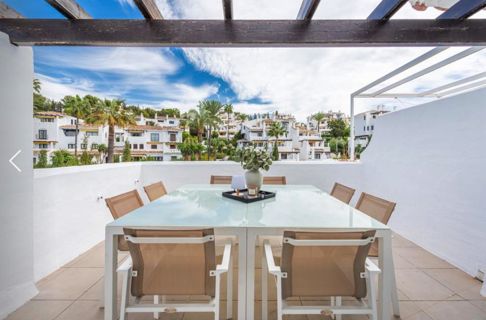 Spacious light filled two bedroom penthouse in the exclusive Ivy Residence