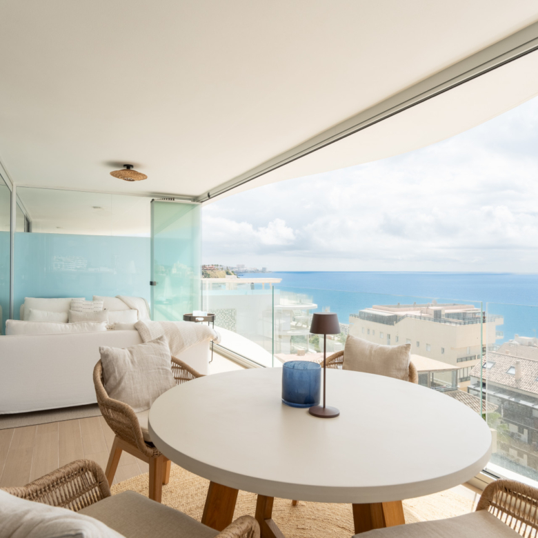 Spacious, modern and fully furnished corner apartment in Wave Collection