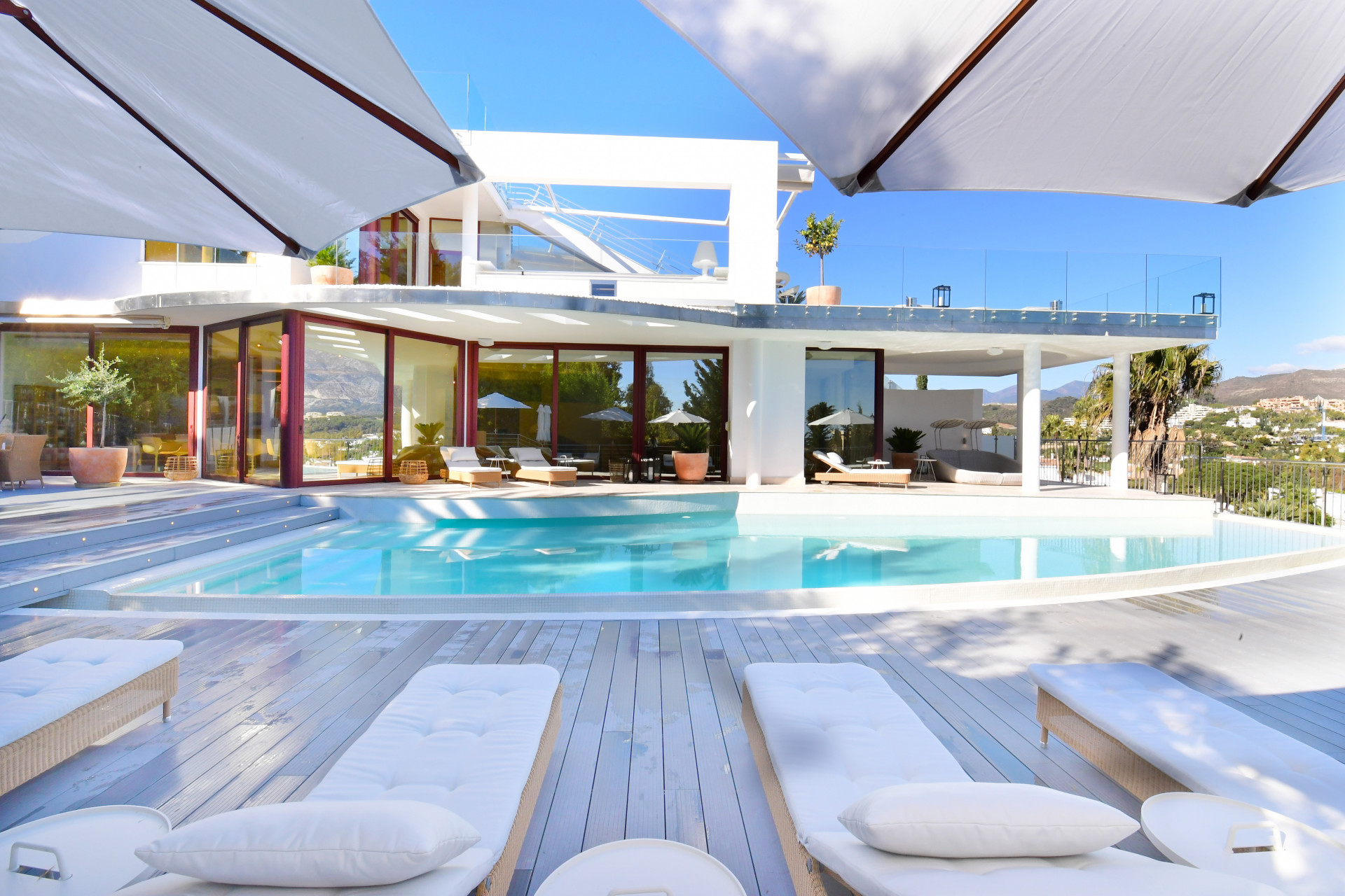 Spectacular South East Faceing Four Level Contemporary Villa with Sea and Mountain Views in the Heart of Nueva Andalucia Golf Valley
