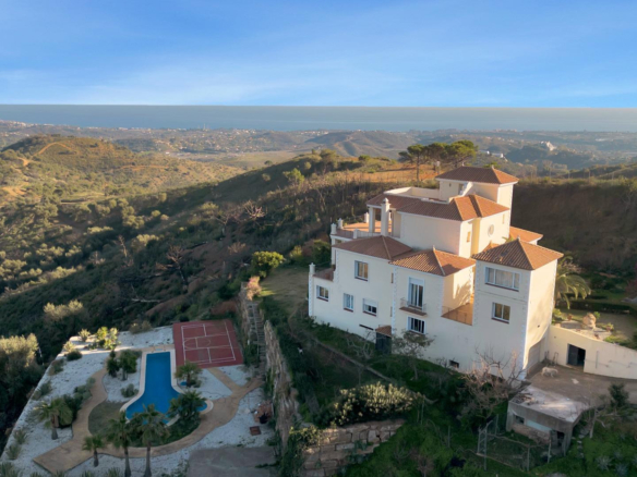 Spectacular Villa on a Large Plot with Panoramic Sea Views – Forest Hills