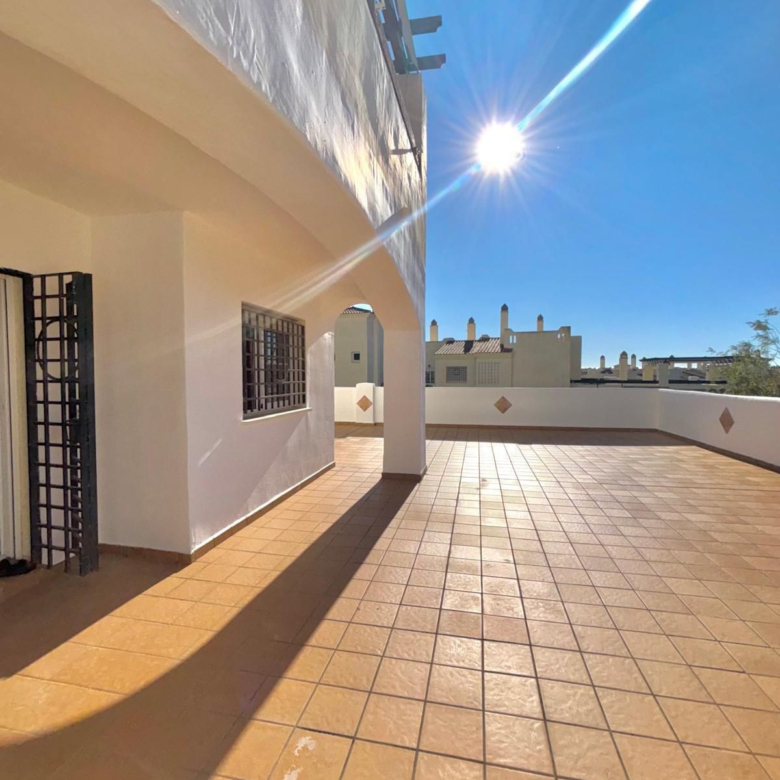 Spektakuläre 2-Schlafzimmer-Apartment mit 100m2 Terrasse und atemberaubenden Bergblick