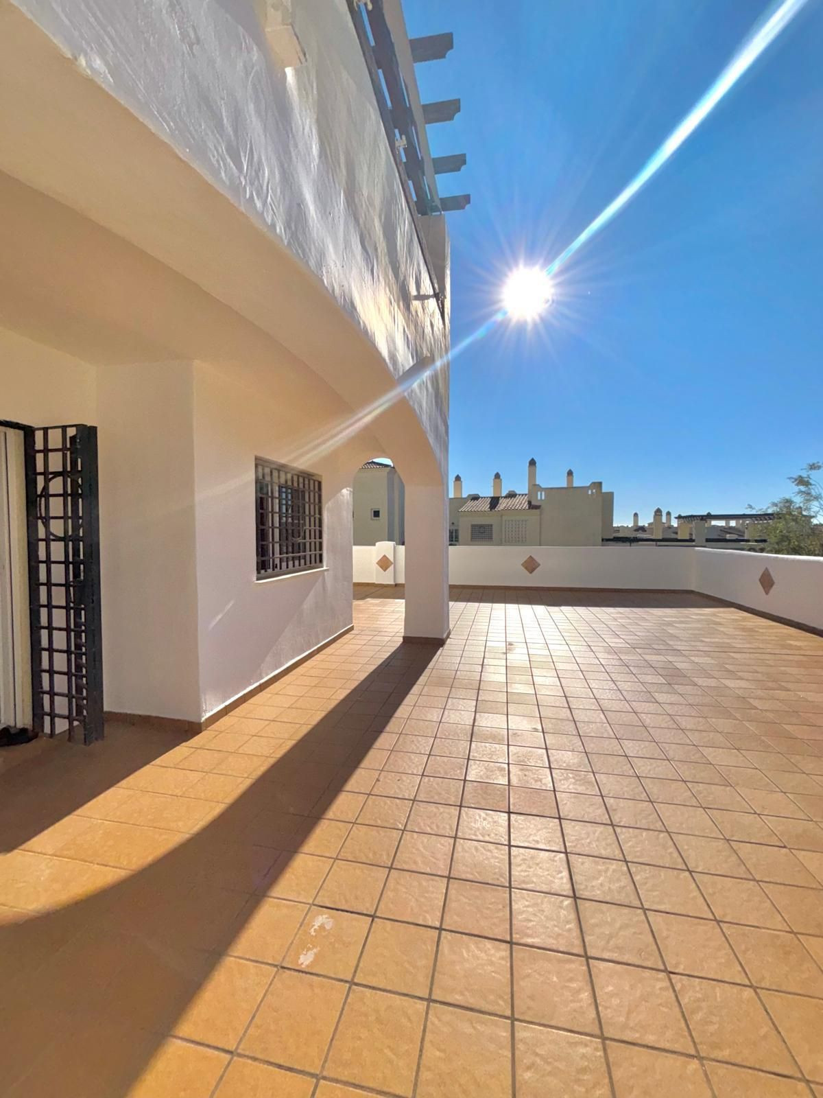 Spektakulare 2 Schlafzimmer Apartment mit 100m2 Terrasse und atemberaubenden Bergblick