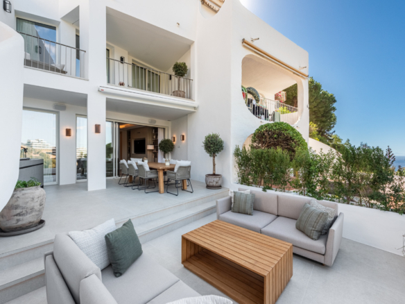 Spektakulös vollständig renoviertes Stadthaus in Altos de Los Monteros, Marbella Ost