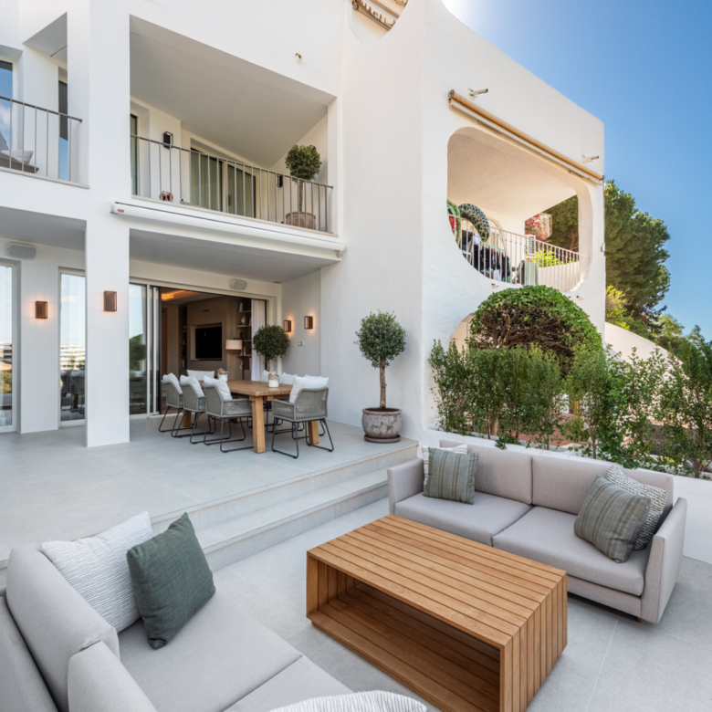 Spektakulös vollständig renoviertes Stadthaus in Altos de Los Monteros, Marbella Ost