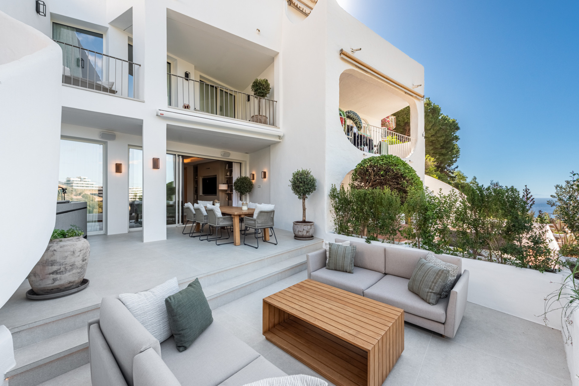 Spektakulos vollstandig renoviertes Stadthaus in Altos de Los Monteros Marbella Ost