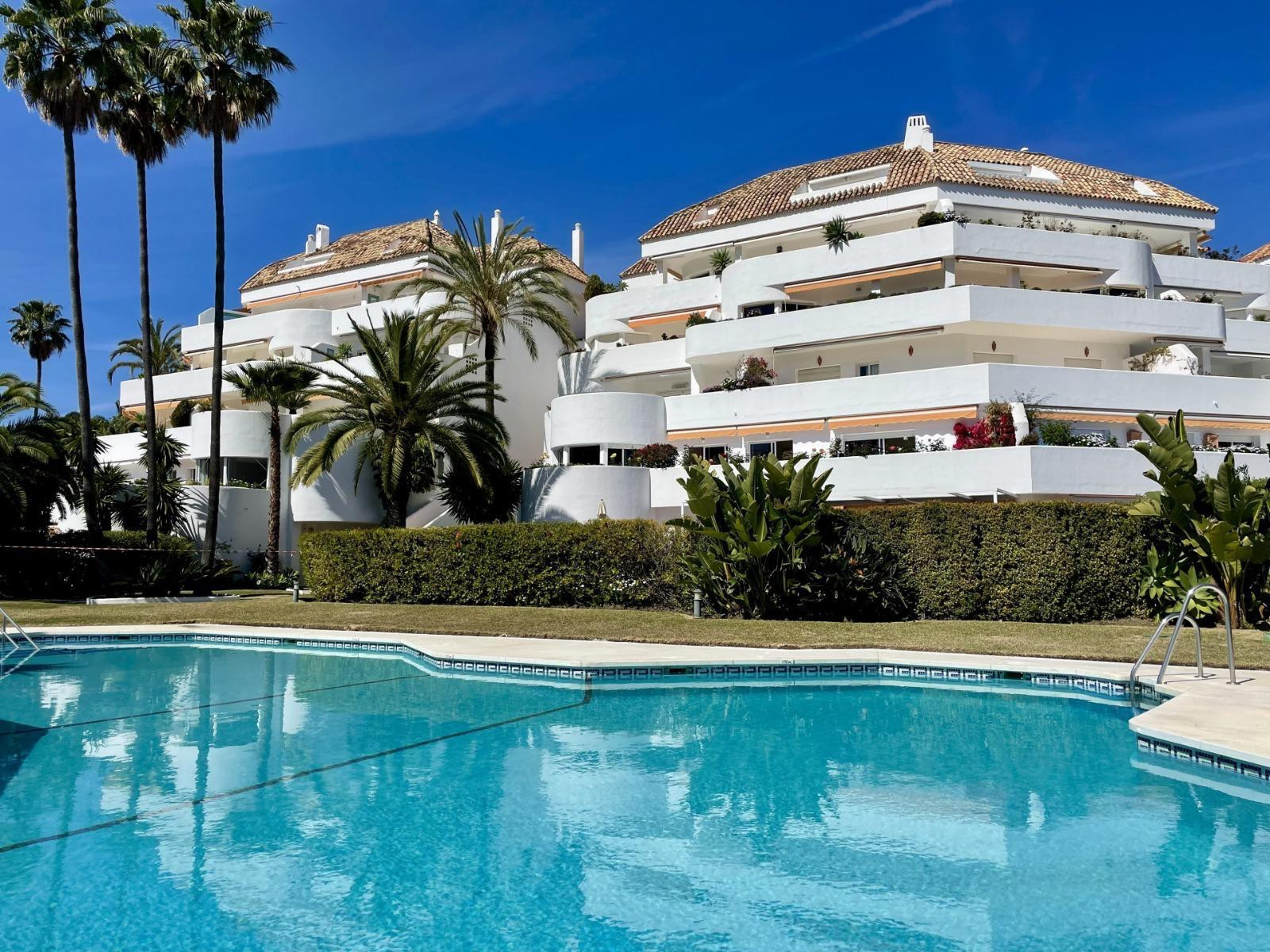 Stilvolles Loft Style Penthouse in Las Lomas del Marbella Club Auf Marbellas Goldene Meile
