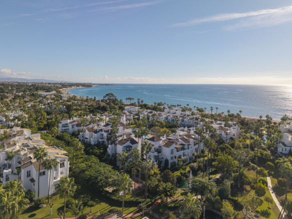 Strandnahes Erdgeschoss-Apartment mit 3 Schlafzimmern zum Verkauf in Costalita Cádiz, Estepona | New Golden Mile