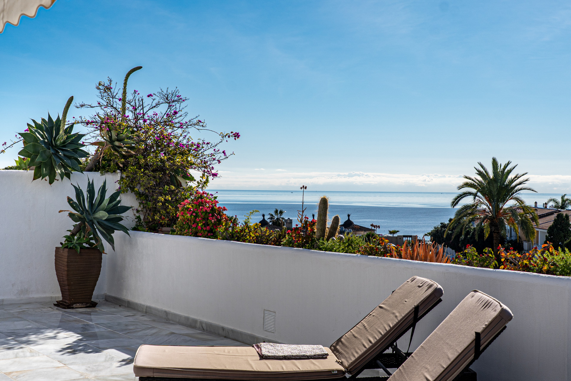 Stunning Apartment with Panoramic Sea Views in Guadalmina Baja Marbella
