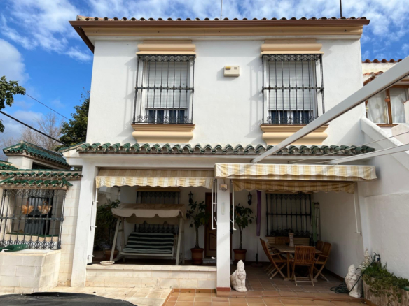 Stunning Detached Villa with Private Pool and Panoramic Views i
