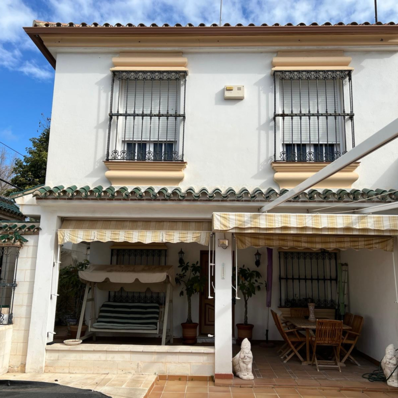 Stunning Detached Villa with Private Pool and Panoramic Views i