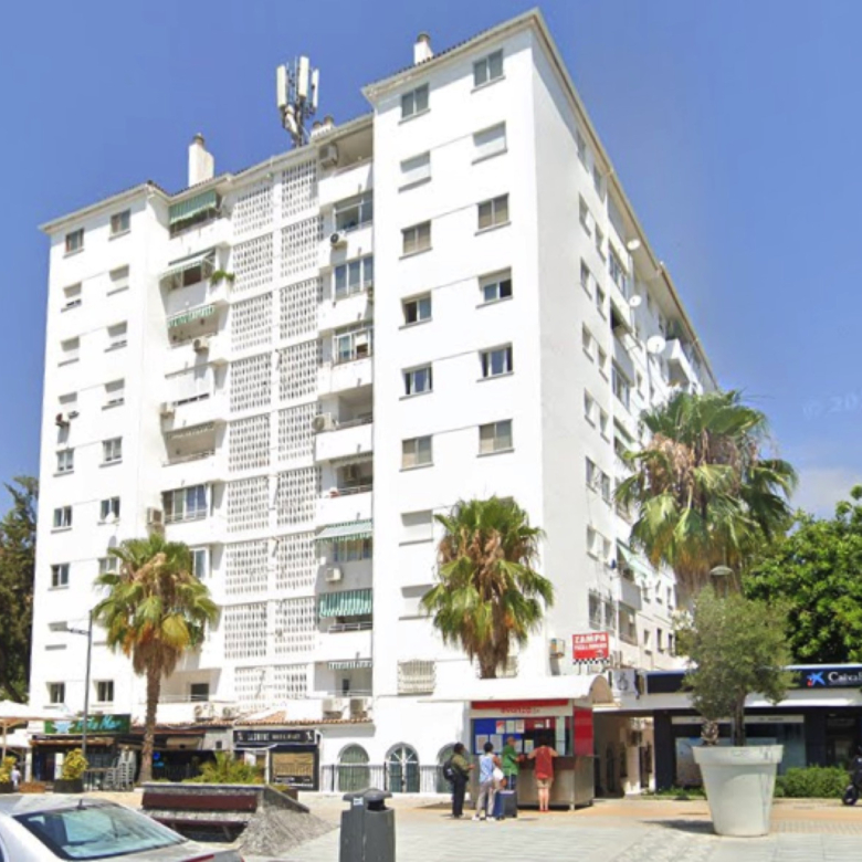 Stunning Fully Reformed High-Floor Apartment with Sea Views