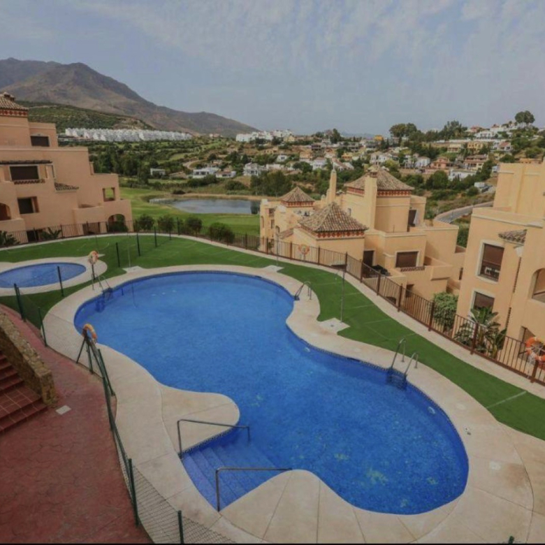 Stunning South-East Facing Penthouse with Panoramic Sea & Sierra Bermeja Views