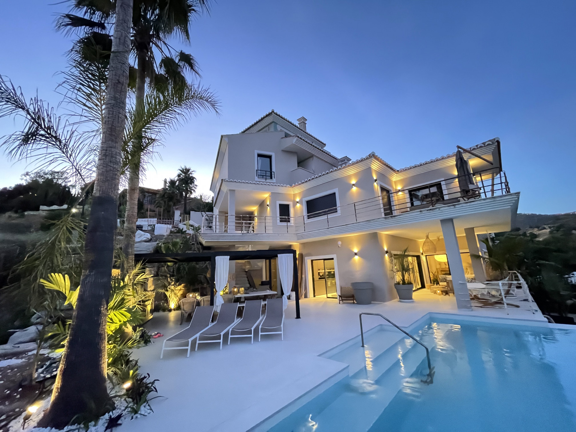 Stunning contemporary Villa for sale in Elviria Marbella
