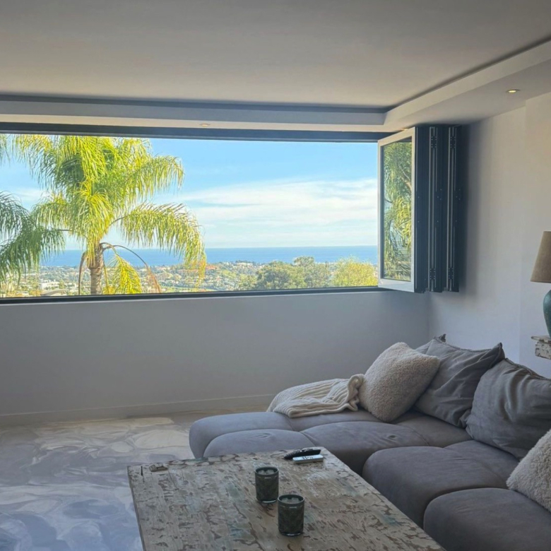 Stunning, fully renovated apartment in Urbanización Las Colinas de Marbella 2