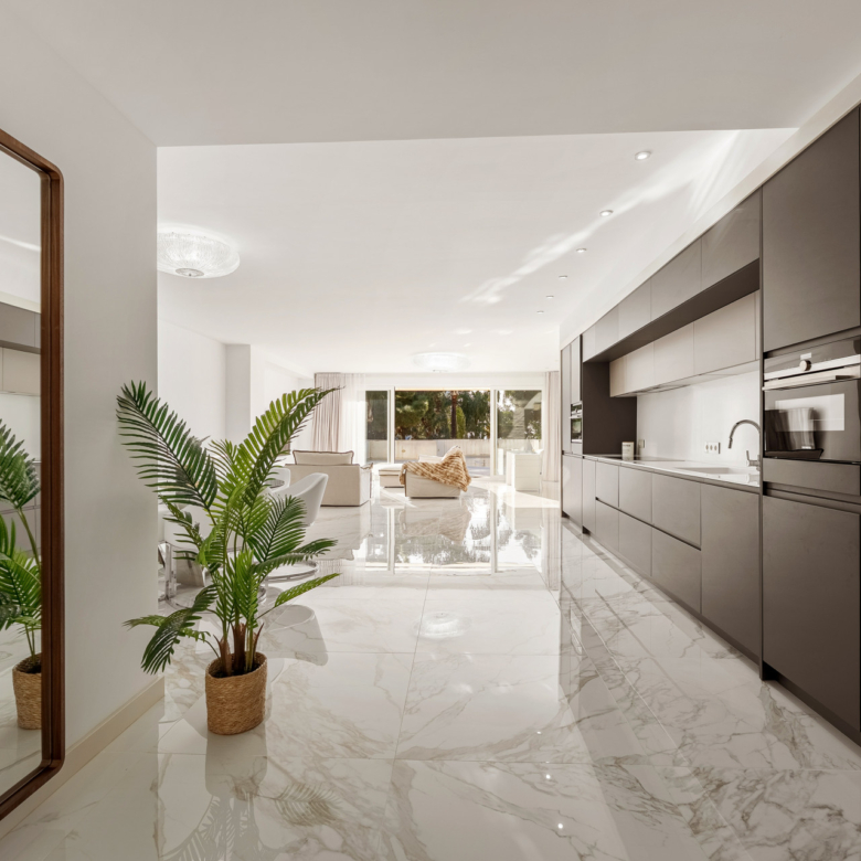 Superb modern apartment - front line beach - Puerto Banus