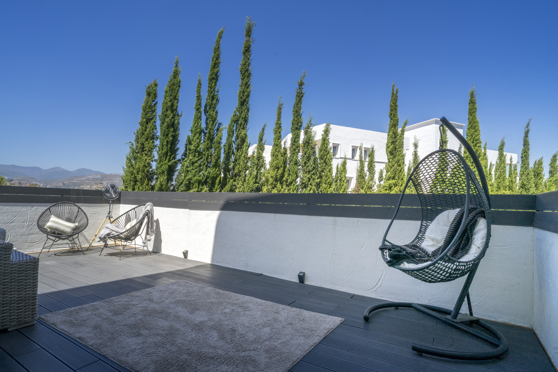 Vollständig Renovierte Erdgeschosswohnung mit Großer Terrasse – Golden Banus, Nueva Andalucía