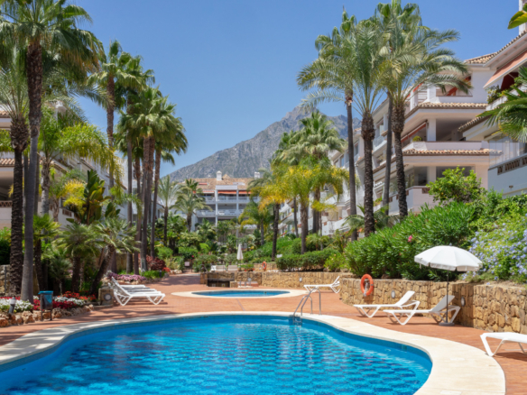 Vynikající, plně zrekonstruovaný, tři ložnice v prvním patře bytu na Marbella [Golden Mile]