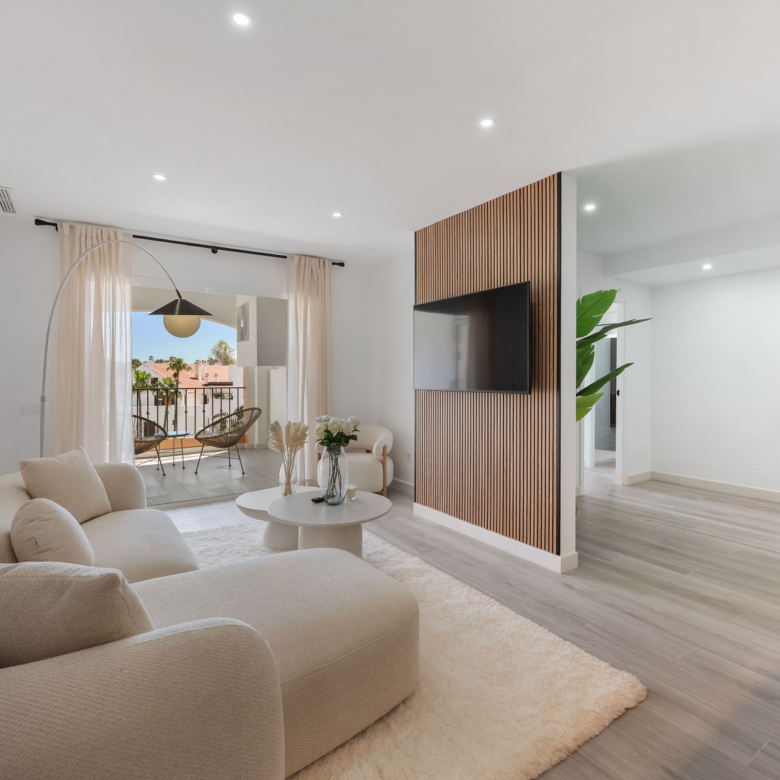 Walking distance to Puerto Banús modern 3-bedroom apartment with La Concha views