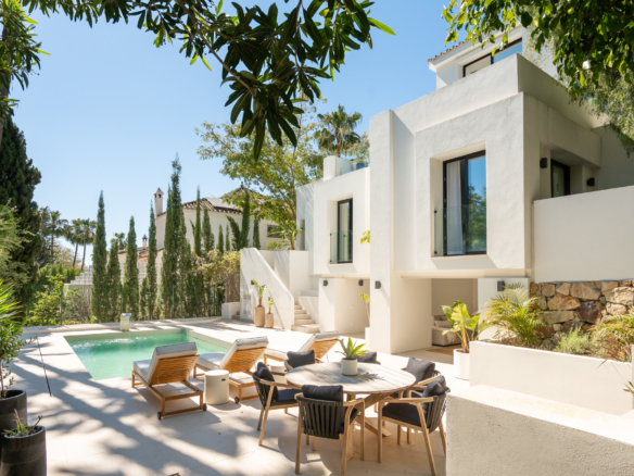 Welcome to Villa Lucalle, a contemporary masterpiece located in the picturesque grounds of Los Naranjos Hill Club in La Cerquilla, Nueva Andalucía.