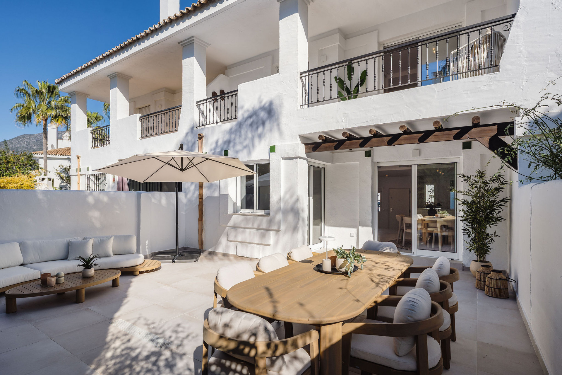 Welcome to this exceptional townhouse where contemporary luxury meets comfort and effortless lifestyle