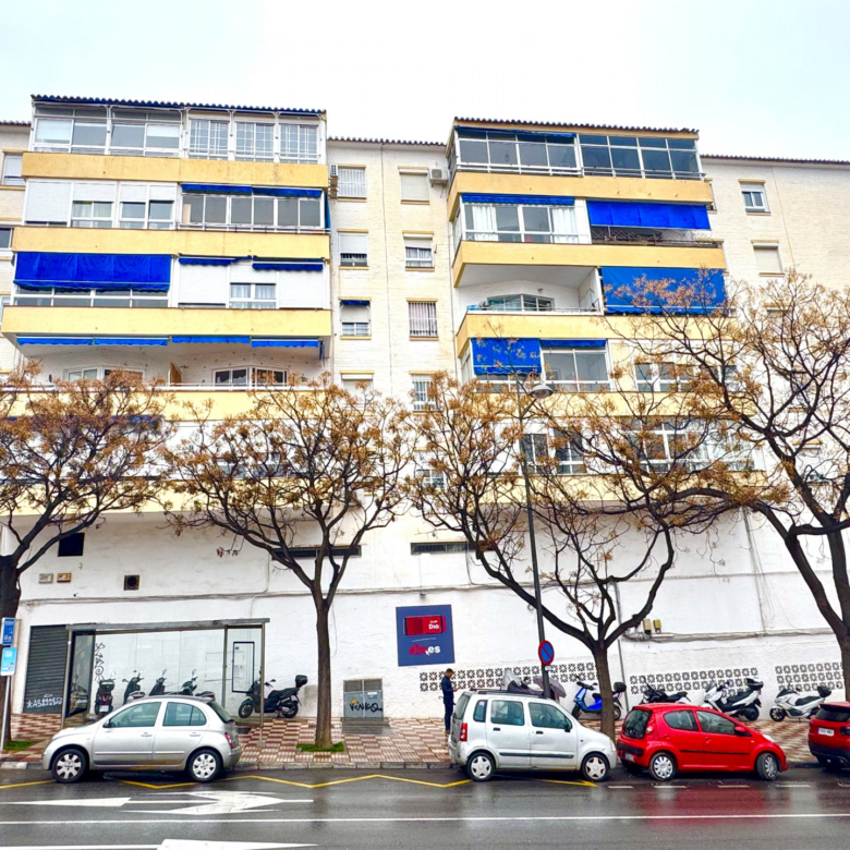 West-facing second-floor residence in the center of Marbella 300 metres away from the beach