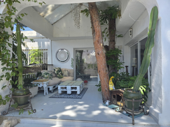 Your Mediterranean Heaven: An Indoor-Outdoor Masterpiece 3 bedrooms' bungalow in Reserva de Marbella within walking to amenities and to the beach