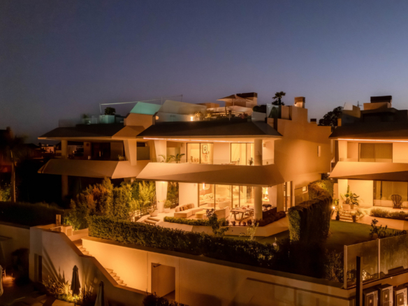 Zeitgenössische Villa in Nueva Andalucía