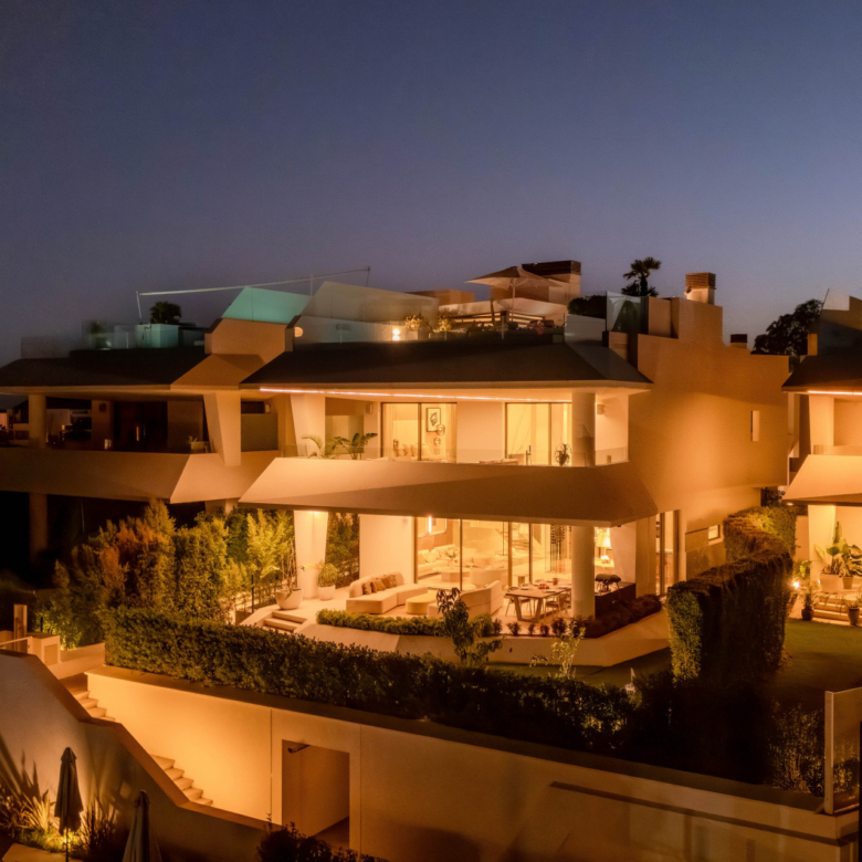Zeitgenössische Villa in Nueva Andalucía