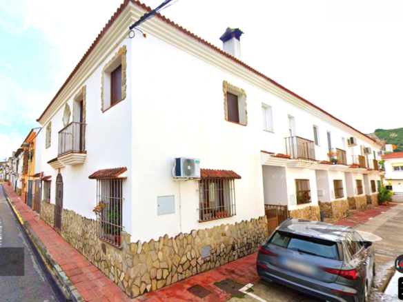 immaculate townhouse in the serene village of El Secadero