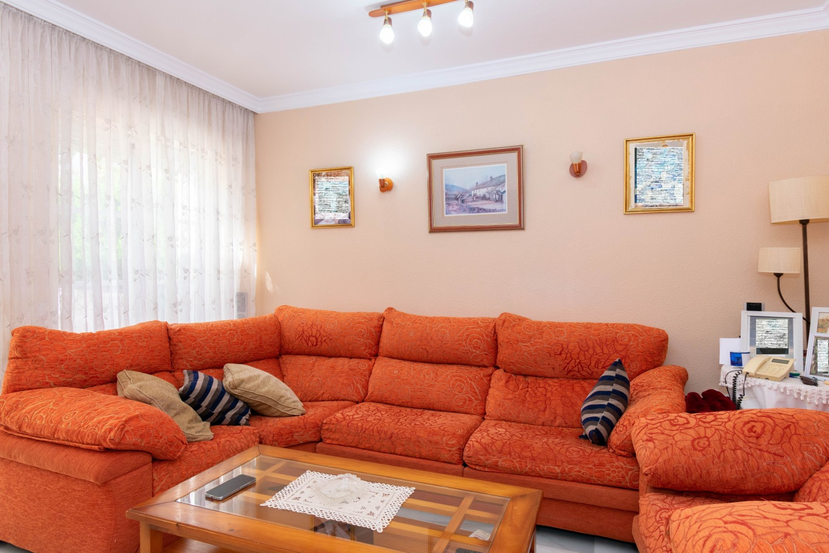 Casa adosada de 3 dormitorios en Nueva Atalaya, Estepona, en urbanización consolidada