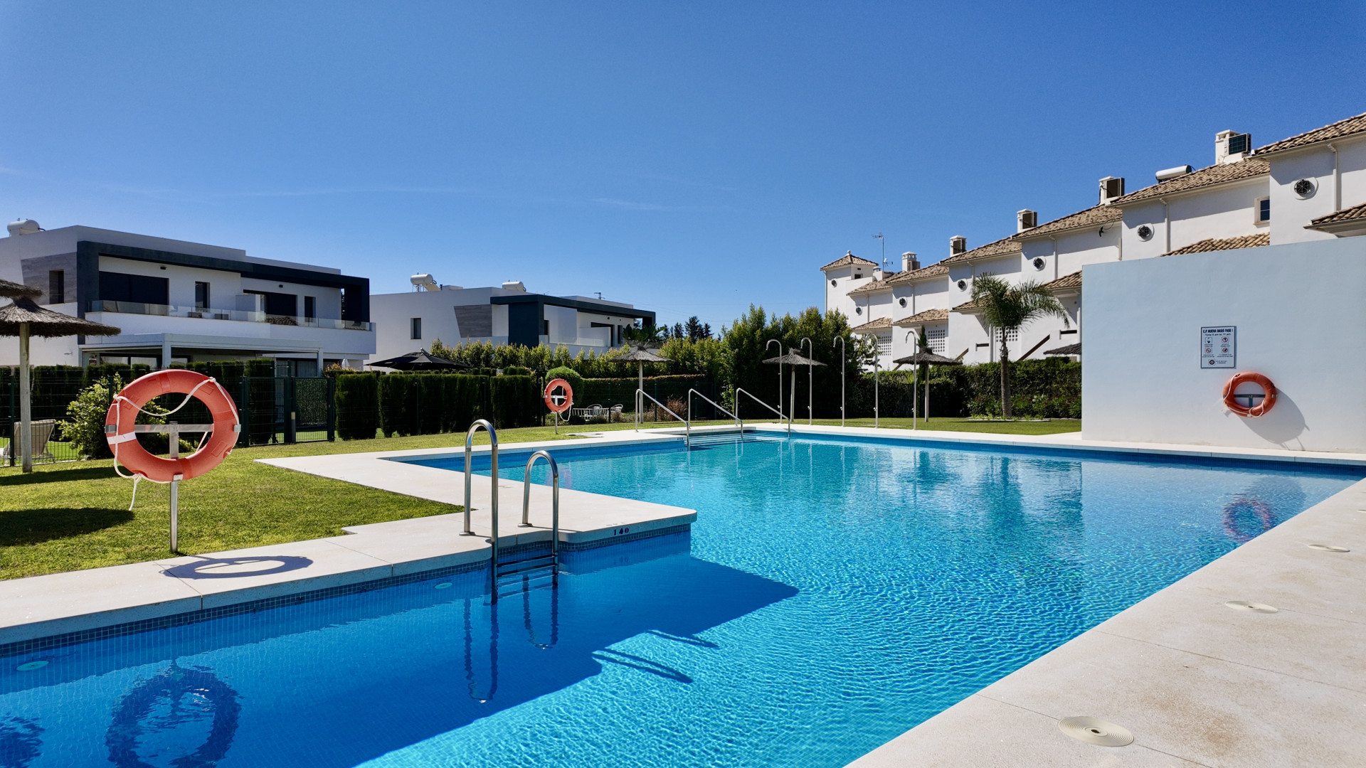 4 Bedroom Semi Detached House with Private Garden in La Resina New Golden Mile Estepona