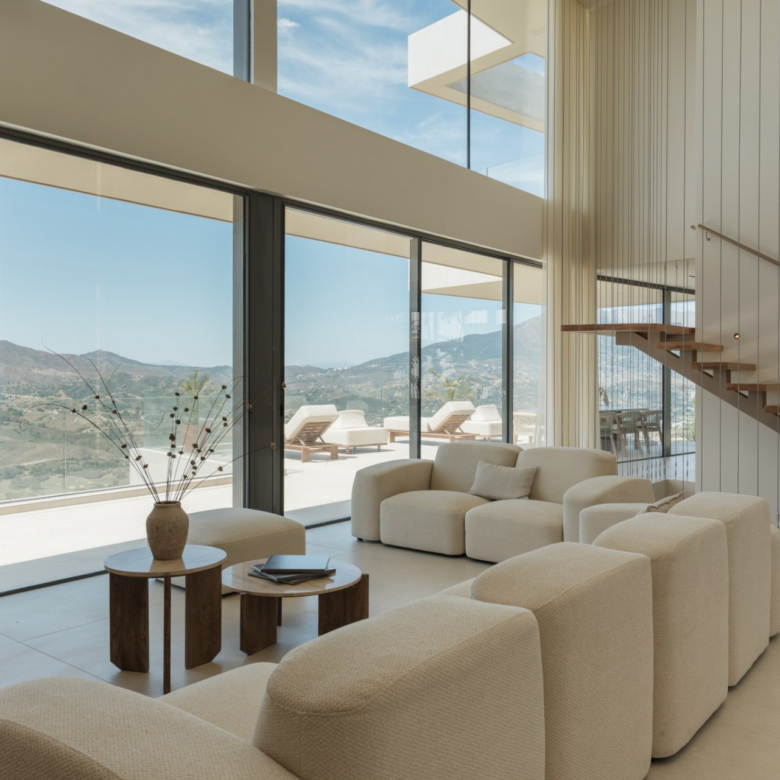 A Design-Led Villa with Panoramic Views in La Cala Golf