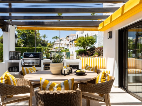 A fully renovated 3-bedroom apartment in iconic Aldea Blanca, rebuilt to Scandinavian standards with premium finishes and two south-west terraces, steps from Puerto Banús.